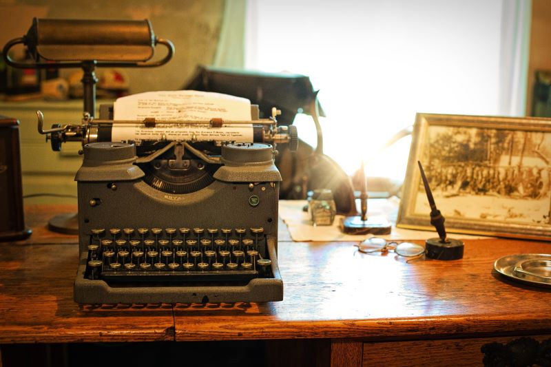 Abelardo Arias Máquina De Escribir Retro
