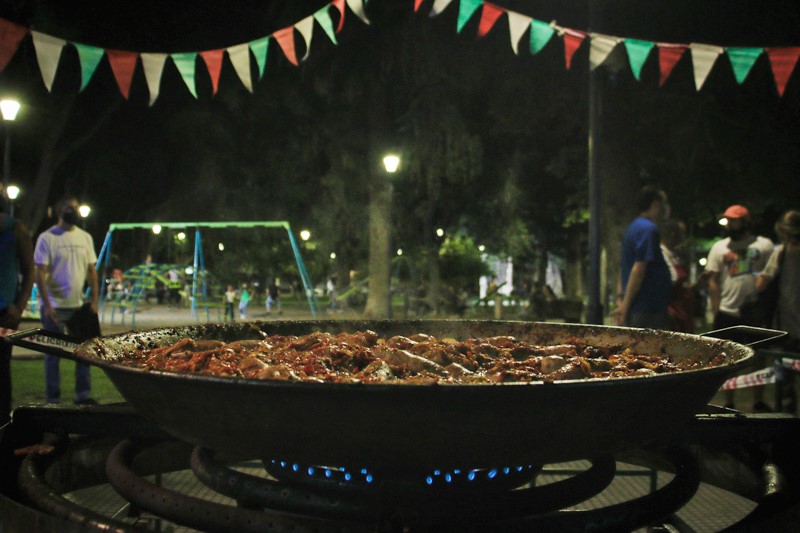 Gran Paila Con Chorizos