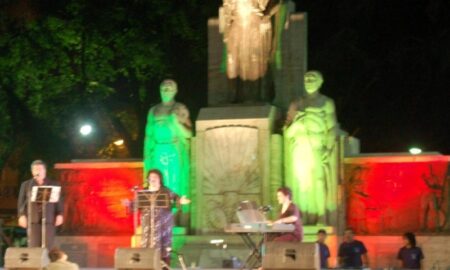 Festa Escenario En Plaza Italia