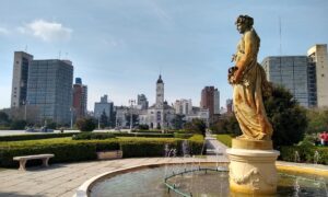 Plaza Moreno Atraviesa La Calle 52