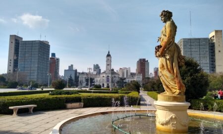 Plaza Moreno Atraviesa La Calle 52