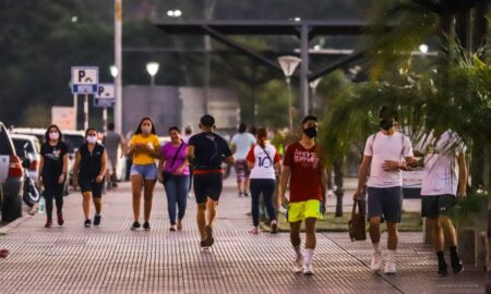 Caminando En La Costanera