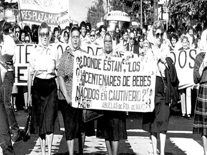 Protesta En Plaza De Mayo