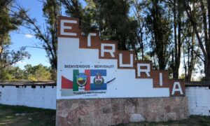 Entrada Al Pueblo