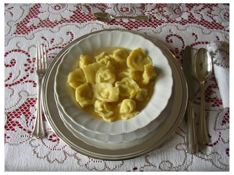 Cappelletti In Brodo Con Pesto Plato Elaborado