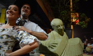 Escultura De Tránsito Cocomarola