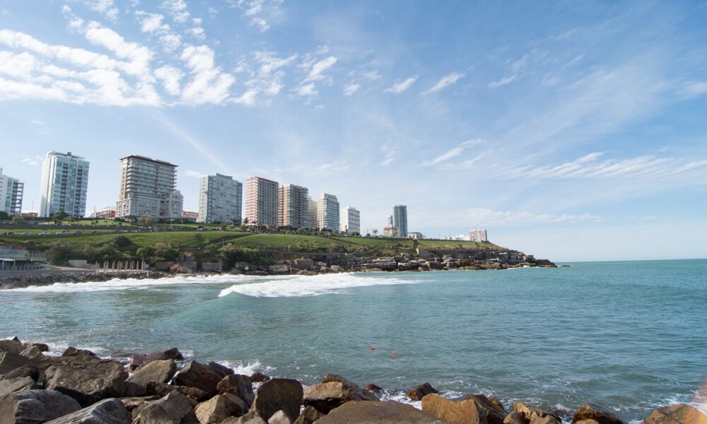 Vista De Mar Del Plata Desde Playa Chica