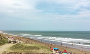 Playa De Mar Del Plata En Verano Con Gente