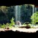 Vista De La Gruta Con Caída De Agua