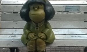 Escultura De Mafalda En La Plaza