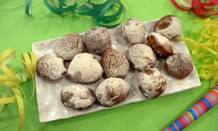 Friciò Buñuelos Decorados Con Azúcar Impalpable