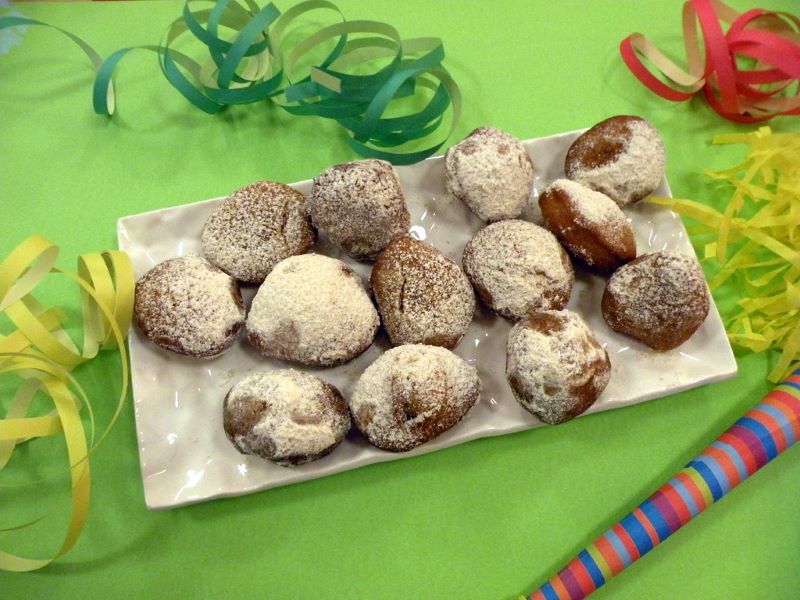 Friciò Buñuelos Decorados Con Azúcar Impalpable