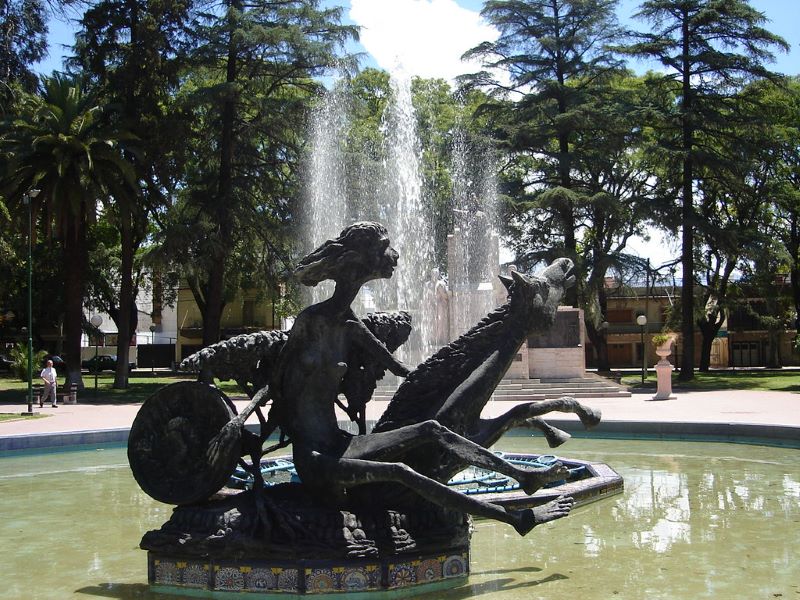 Mendoza In Piazza Fuente Plaza Italia