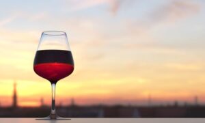 Música Vino En Copa Al Atardecer