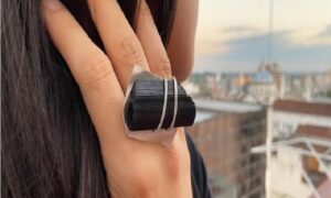 Anillo Con Con Roca Negra