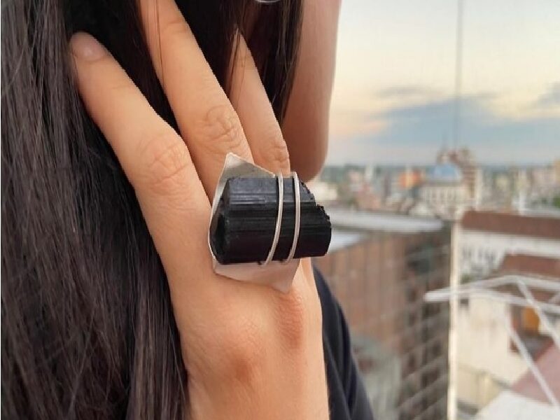 Anillo Con Con Roca Negra