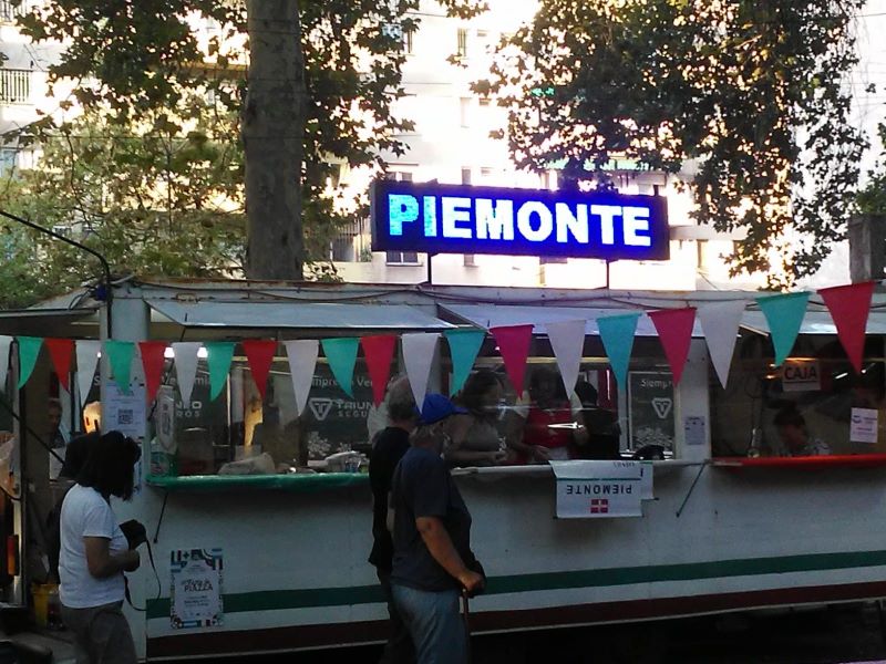 La Festa In Piazza Frente Carro