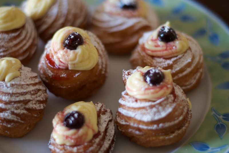 Zeppole Presentación En Plato