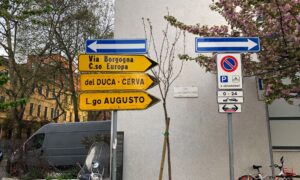 Carteles De San Babila