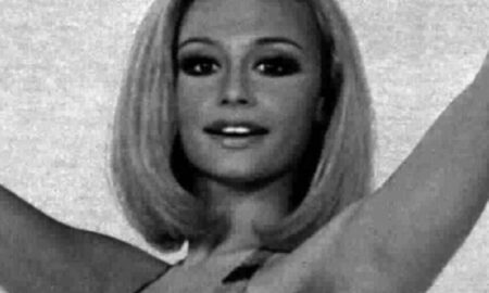 Raffaella Carrà Singing
