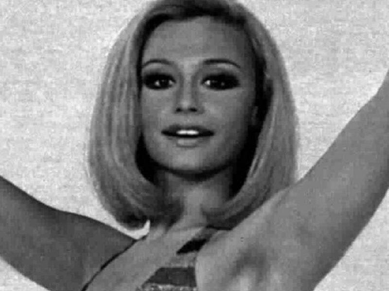 Raffaella Carrà Singing