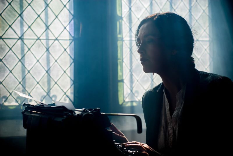 Las Mujeres Mujer Escribiendo