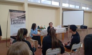 Marina Closs En Un Conversatorio