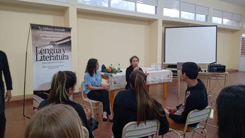 Marina Closs En Un Conversatorio
