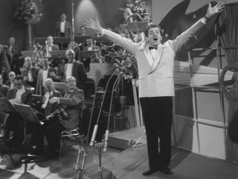 Domenico Modugno Cantando