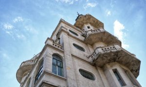 Palacio de los Bichos - Desde abajo