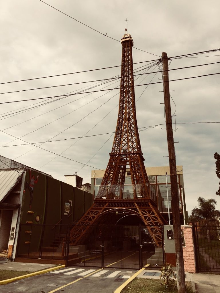 Torre de Pisa - Torre Eiffel En Ituzaingo