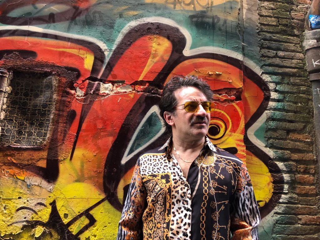 Peppe Voltarelli en las calles