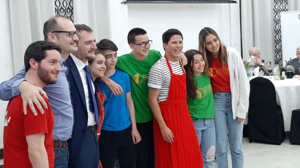 Ariel Lucarini - Ariel Junto A Los Chicos Del Centro.