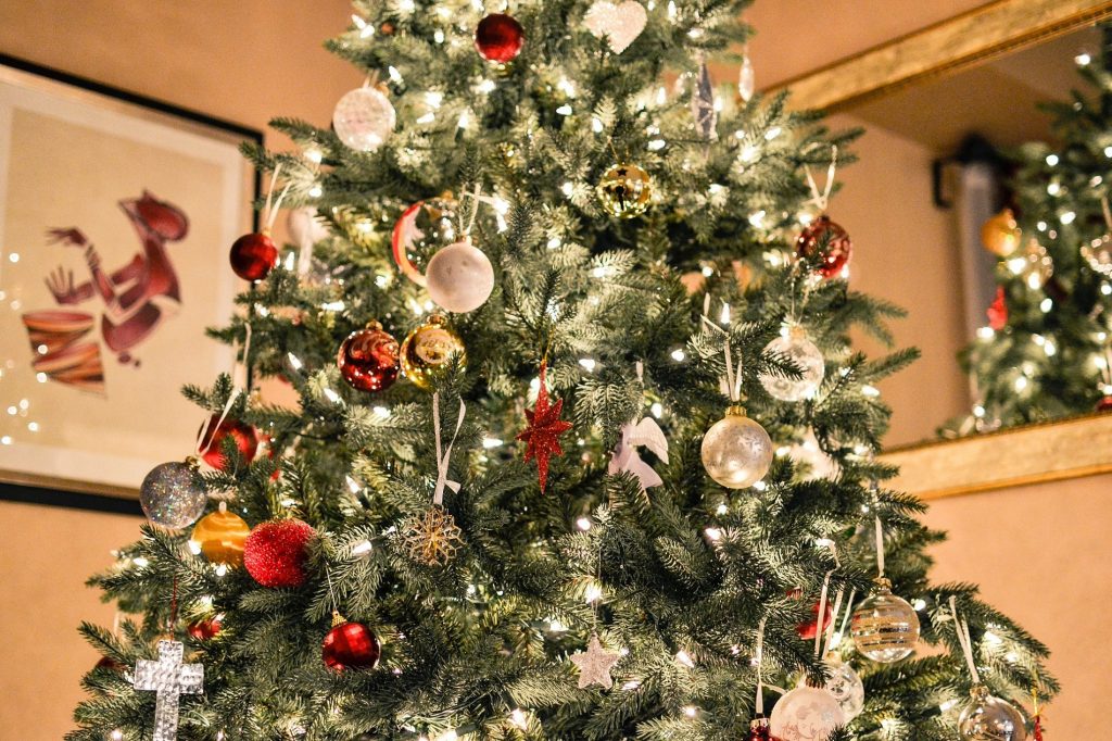 Árbol de Navidad - Árbol Navidad Con Decoraciones.