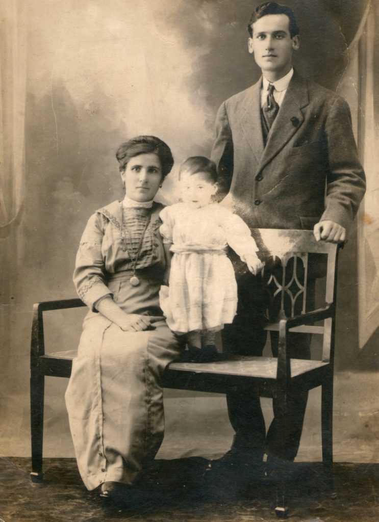 Canovi -Bisnonno Renato Con Su Esposa Y Su Hijo Renato Mi Nonno