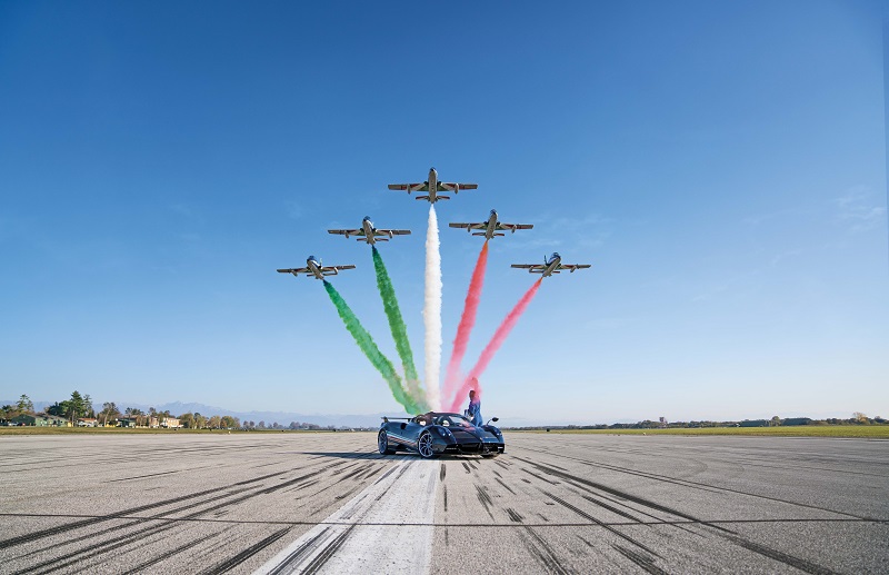 Pagani Huayra Tricolore - Huayra Con El Escuadrón Tricolor Aéreo.