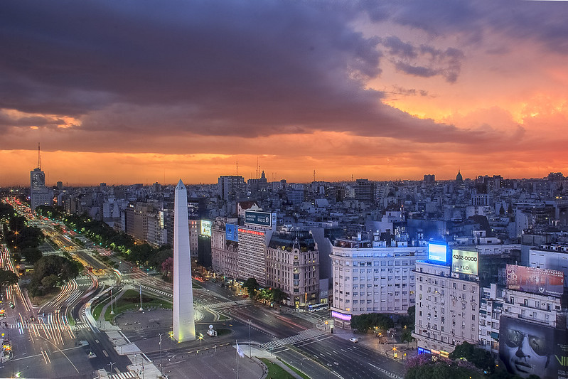 Thames - 9 De Julio Obelisco