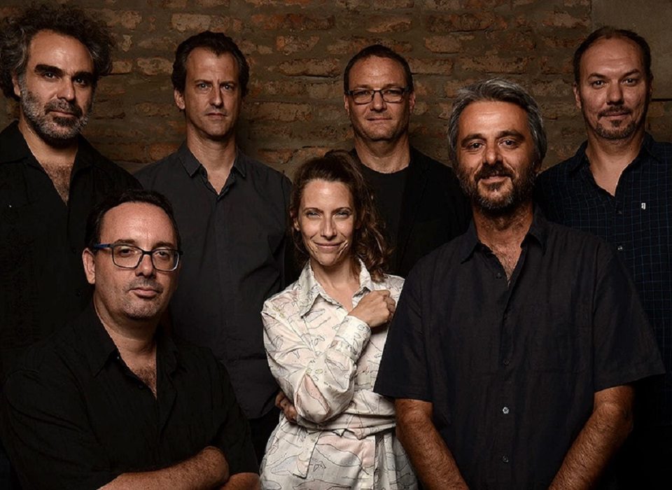 Daniel Pipi Piazzolla junto a Elena Roger y su banda Escalandrum