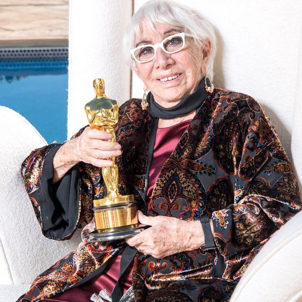 Lina Wertmuller con su Oscar a la trayectoria