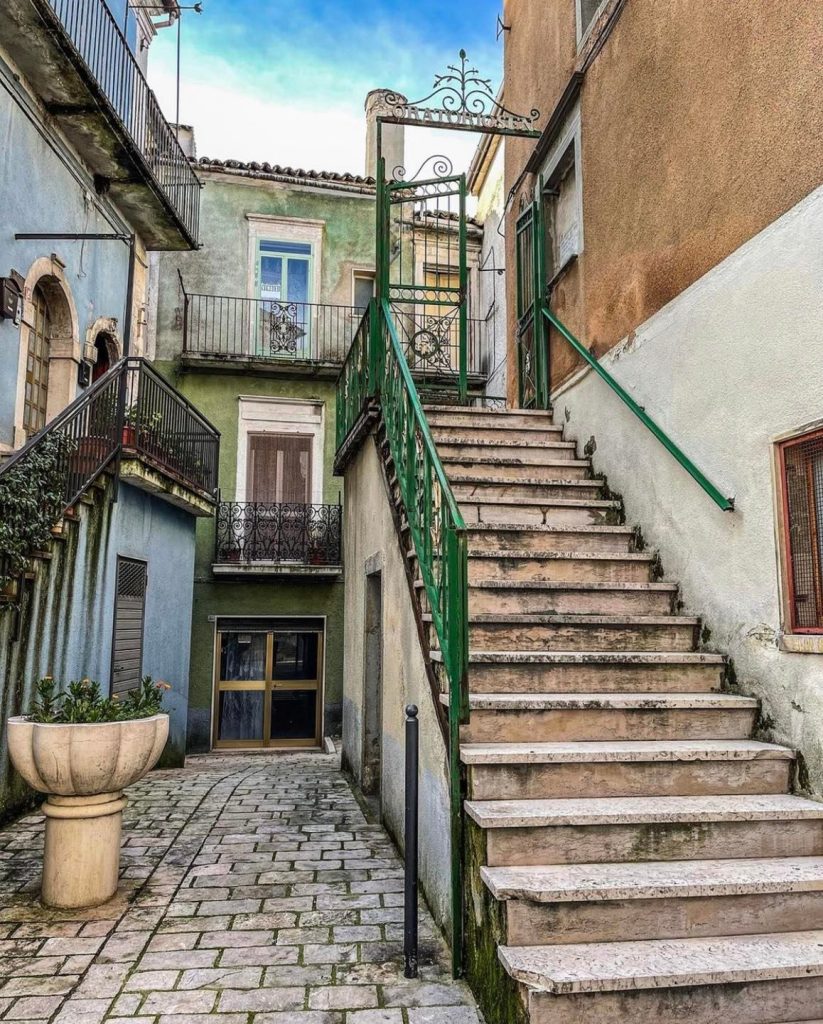 Pueblo italiano - Las Escalinatas De Roseto Valfortore