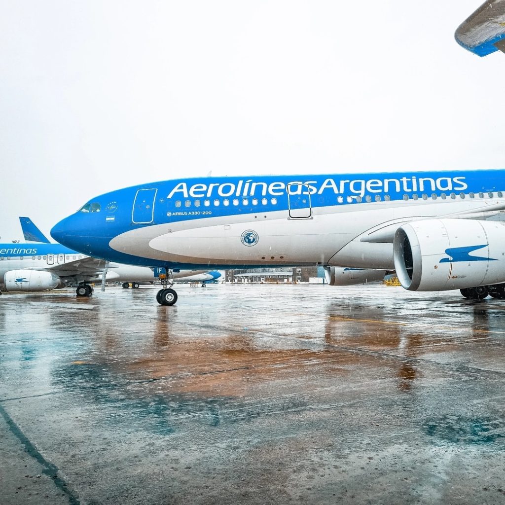 Aerolíneas Argentinas - Un avión de Aerolíneas Argentinas en Ezeiza