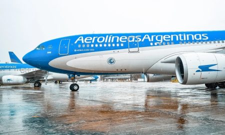 Aerolíneas Argentinas - Un avión de Aerolíneas Argentinas en Ezeiza