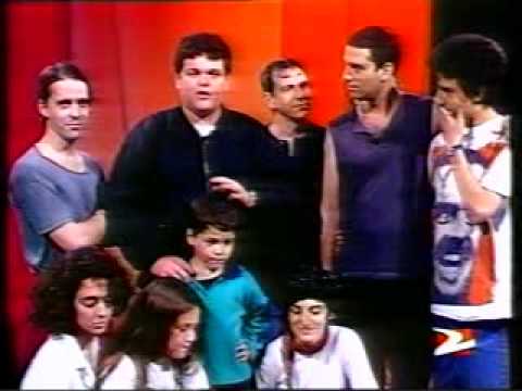 Fabio Alberti con el elenco de Cha Cha Cha 1993