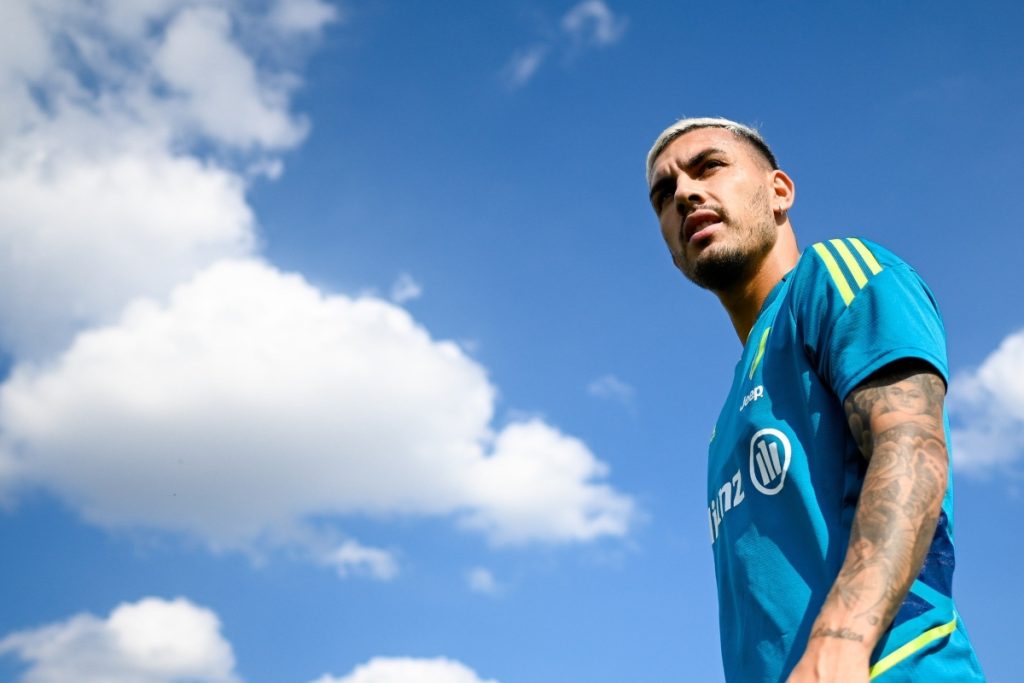 Paredes - Portada