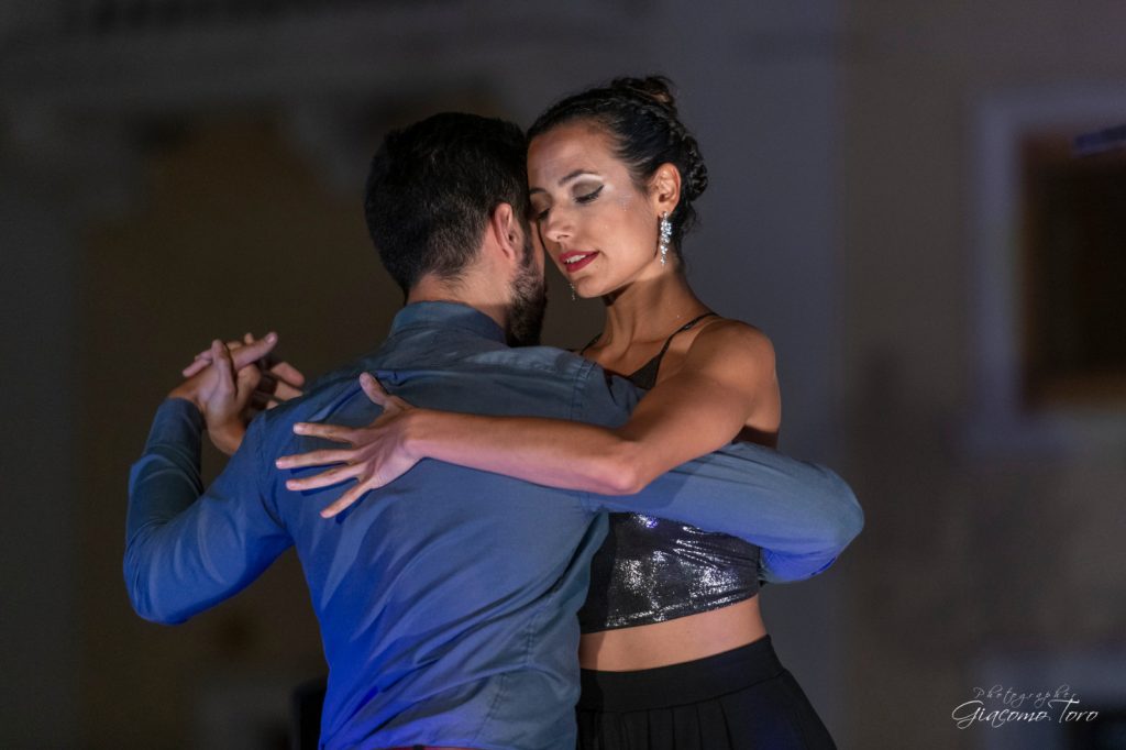 Natalia Romero Bailando tango