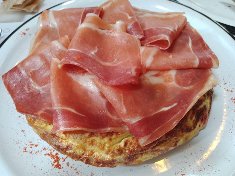 Tortilla española con jamón ibérico de Bilbao