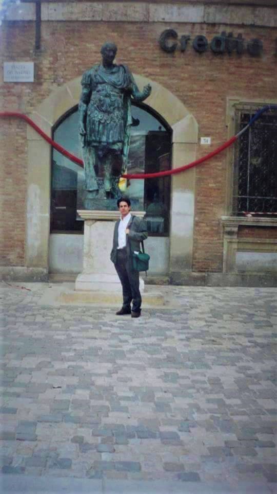 En la Piazza Giulio Cesare en Rímini