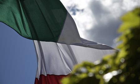 Celebra - Bandera De Italia En El Ba Celebra.
