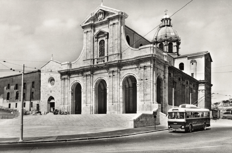 vecchia foto della Basilica di Nostra Signora di Bonaria