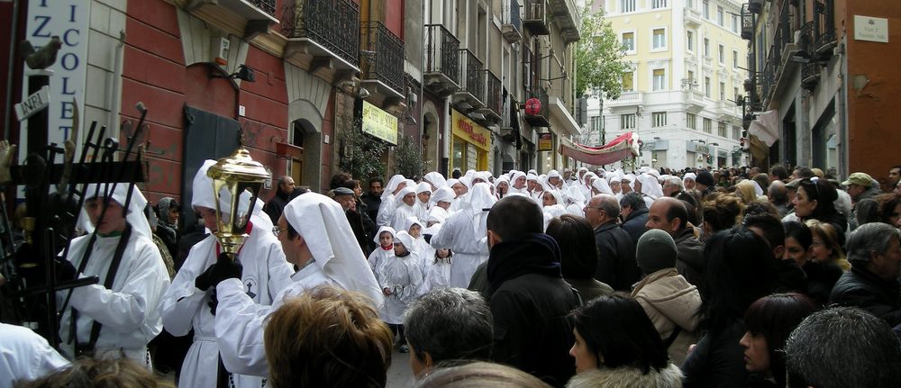 un momento della processione del cristo morto durante sa pasca manna